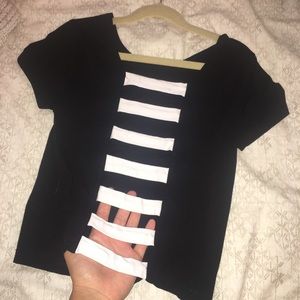 Very cute cropped black t-shirt